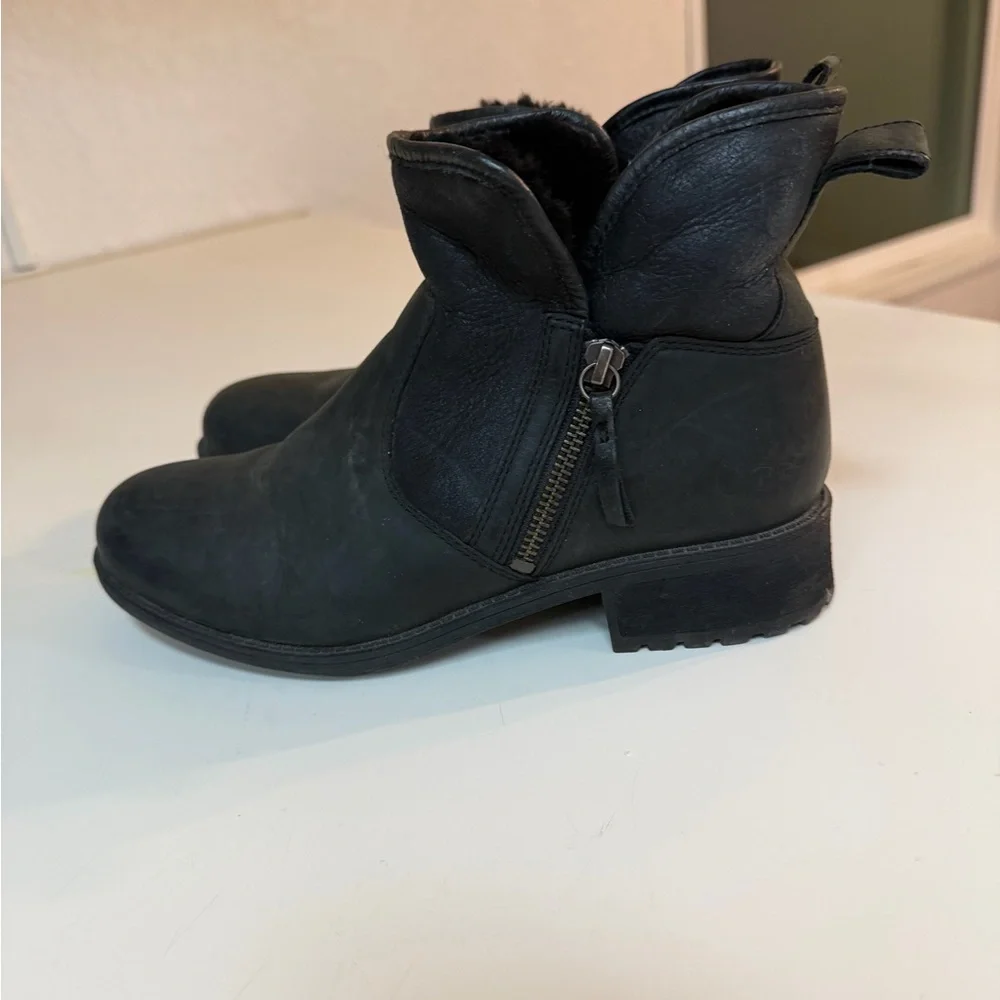 UGG Lavelle Ankle Leather Boots, Black, Size 8 - Picture 2 of 12